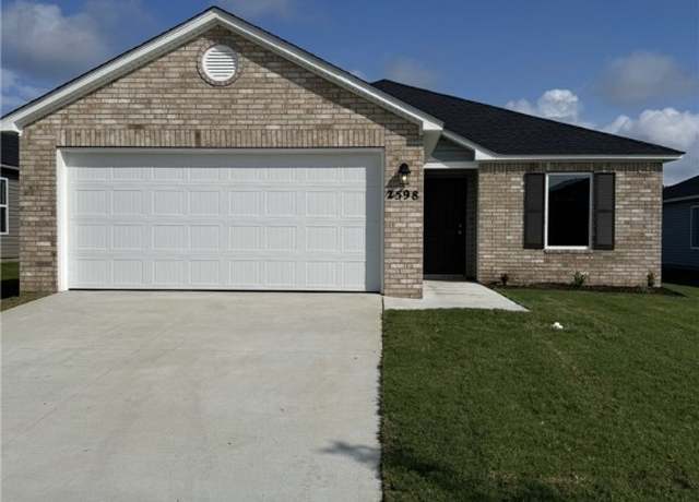 Property at 2598 E Meramec St, Fayetteville, AR 72701, 3 beds, 2 baths