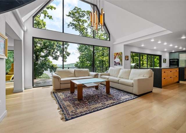 Property at 3384 Mundell Rd, Eureka Springs, AR 72631, 3 beds, 2.5 baths