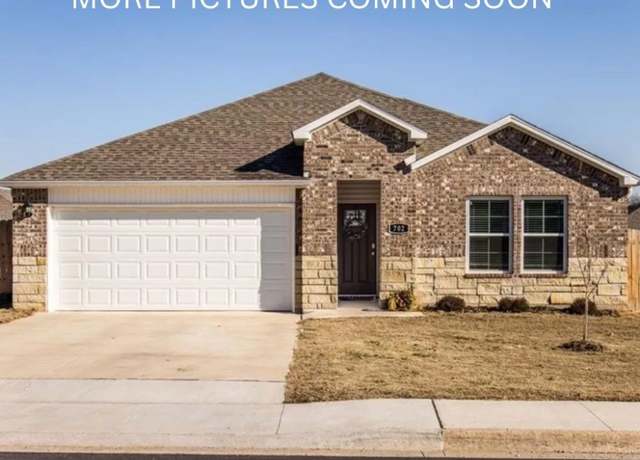 Property at 800 Buffalo Ave, Gentry, AR 72734, 4 beds, 2 baths
