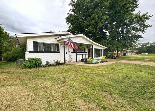 Property at 1008 E H St, Russellville, AR 72801, 3 beds, 1.5 baths