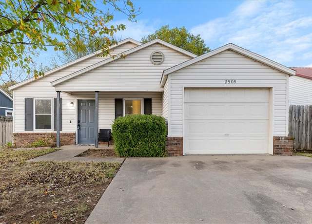Property at 2509 SE 4th St, Bentonville, AR 72712, 3 beds, 2 baths