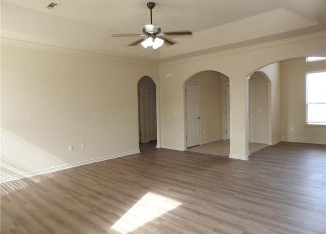 Property at 420 Torino Pl, Centerton, AR 72719, 3 beds, 2 baths