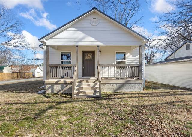 Property at 613 N Robinson St, Harrison, AR 72601, 3 beds, 2 baths