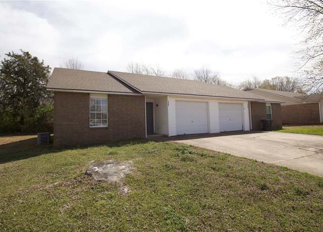 Property at 1368 N Boxley Ave, Fayetteville, AR 72704, 3 beds, 2 baths