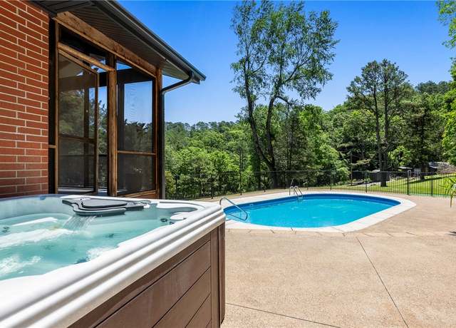 Property at 19045 Pinecrest Ln, Rogers, AR 72756, 3 beds, 2 baths
