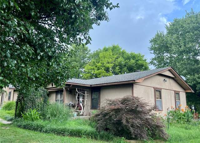 Property at 748 Ed Moore Ln, Fayetteville, AR 72704, 3 beds, 2 baths