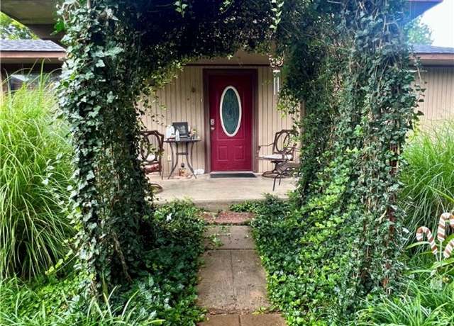 Property at 748 Ed Moore Ln, Fayetteville, AR 72704, 3 beds, 2 baths