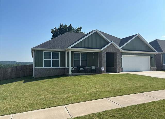 Property at 951 E Buchanan St, Prairie Grove, AR 72753, 3 beds, 2 baths