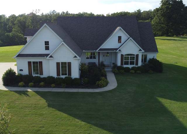 Property at 1189 Trail Bluff Dr, Fayetteville, AR 72703, 4 beds, 4 baths