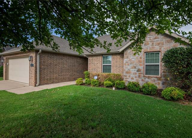 Property at 431 N Cold Harbor Ave, Fayetteville, AR 72704, 3 beds, 2 baths