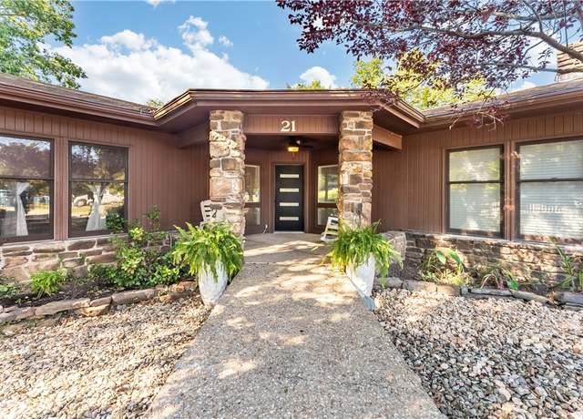 Property at 21 Cora Cir, Bella Vista, AR 72715, 4 beds, 3 baths