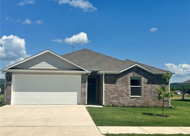 Property at 370 Texas Ave, Farmington, AR 72730, 3 beds, 2 baths