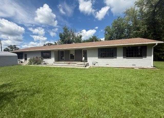 Property at 822 Miller St, Clarksville, AR 72830, 4 beds, 2 baths
