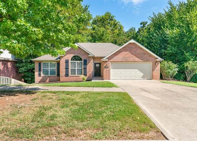 Property at 5104 W New Bridge Rd, Fayetteville, AR 72704, 3 beds, 2 baths