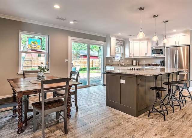 Property at 204 SW G St, Bentonville, AR 72712, 3 beds, 2 baths