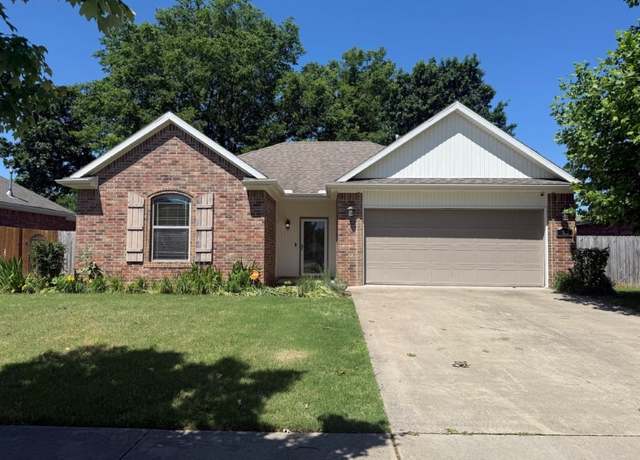 Property at 1353 S Blue Willow Ave, Fayetteville, AR 72701, 3 beds, 2 baths