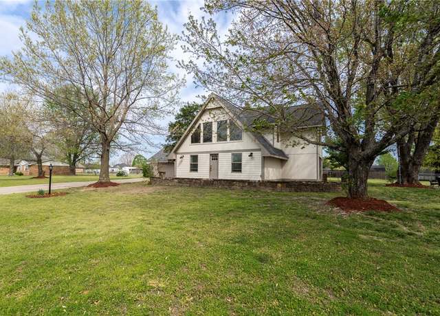 Property at 19941 Edgewood Cir, Siloam Springs, AR 72761, 4 beds, 2.5 baths