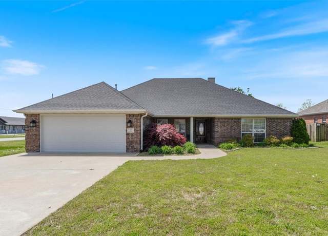 Property at 101 Hoss St, Centerton, AR 72719, 4 beds, 2 baths