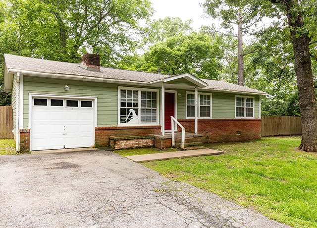 Property at 1627 W Hefley St, Fayetteville, AR 72703, 3 beds, 1 bath