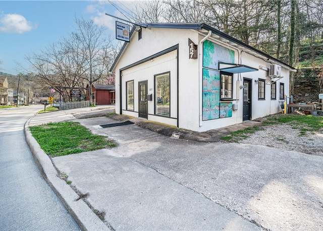 Property at 157 Main St, Eureka Springs, AR 72632, 1 bath