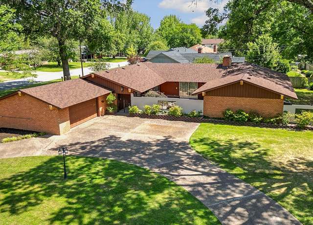 Property at 2001 Pin Oak Dr, Springdale, AR 72762, 4 beds, 3.5 baths