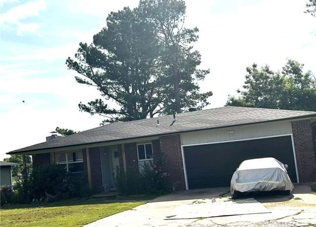 Property at 2305 S 16th St, Rogers, AR 72758, 4 beds, 2 baths