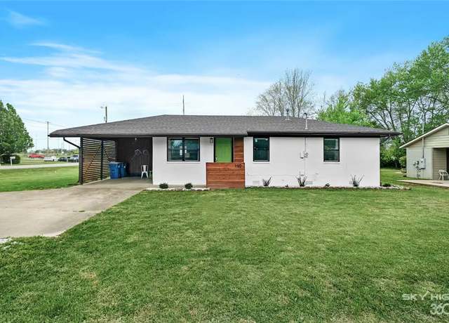 Property at 110 SE 13th St, Bentonville, AR 72712, 3 beds, 2 baths