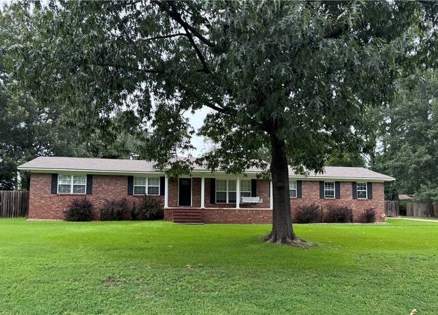Property at 2604 Windamere Ln, Russellville, AR 72802, 3 beds, 2 baths
