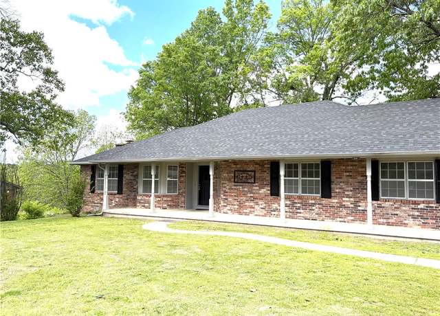 Property at 8455 Par Ln, Rogers, AR 72756, 4 beds, 2.5 baths