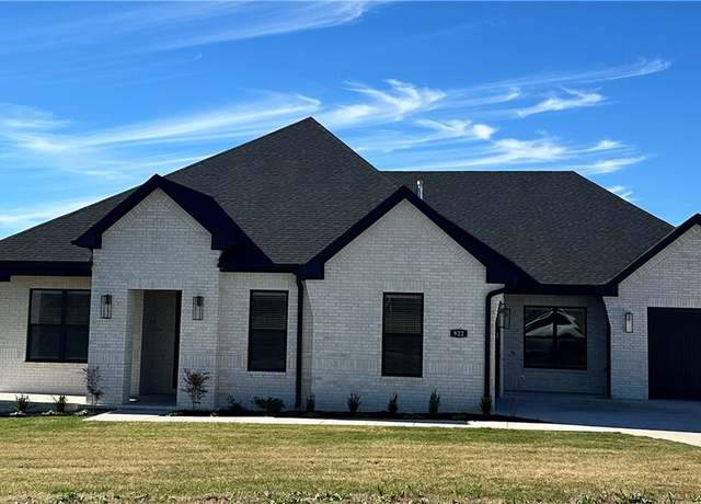 Property at 991 Noah St, Fayetteville, AR 72703, 4 beds, 3 baths
