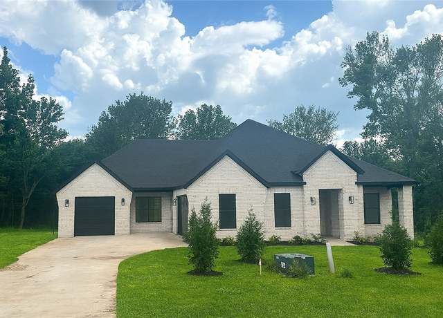 Property at 991 Noah St, Fayetteville, AR 72703, 4 beds, 3 baths
