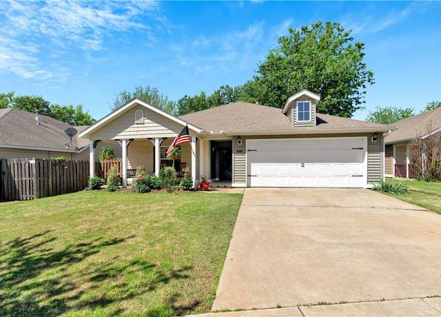 Property at 1385 S Holland Dr, Fayetteville, AR 72704, 4 beds, 2 baths