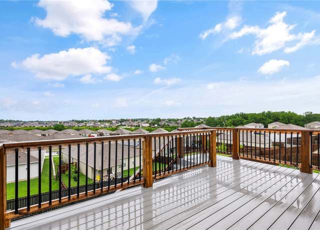 Property at 615 Woodcreek St, Lowell, AR 72745, 4 beds, 2.5 baths
