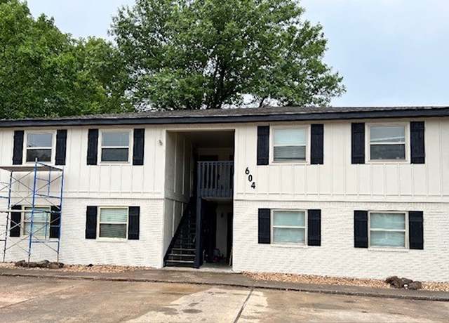 Property at 604 SW C St, Bentonville, AR 72712, 8 beds, 4 baths