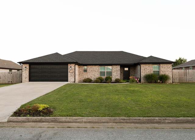 Property at 1218 Silver Oak St, Elkins, AR 72727, 3 beds, 2 baths
