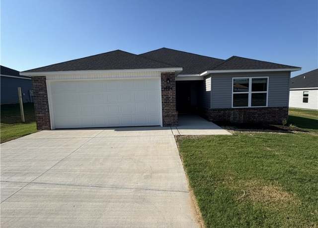 Property at 1404 E Ferbrashe Ct, Siloam Springs, AR 72761, 4 beds, 2 baths