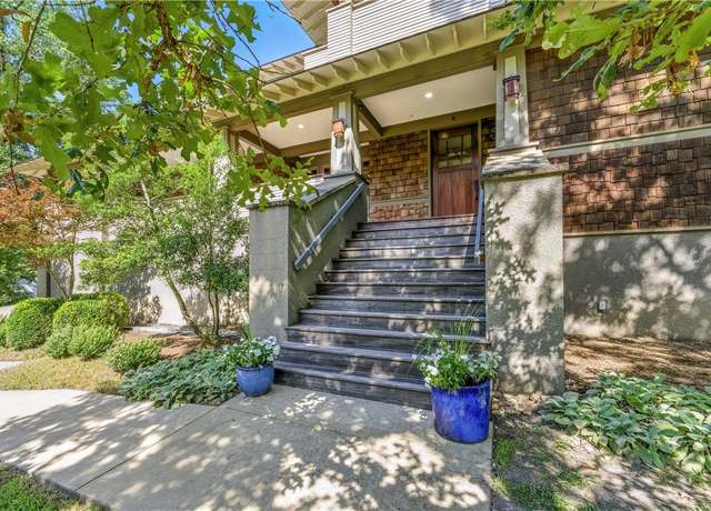 Property at 137 Kestrel Dr, Fayetteville, AR 72701, 4 beds, 3.5 baths