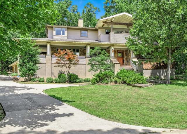 Property at 137 Kestrel Dr, Fayetteville, AR 72701, 4 beds, 3.5 baths