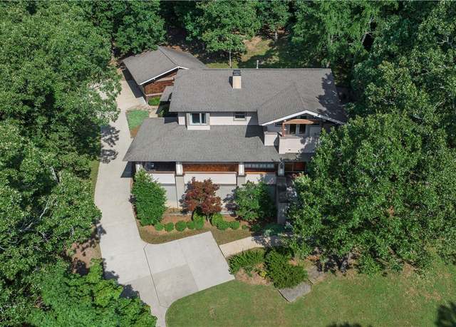Property at 137 Kestrel Dr, Fayetteville, AR 72701, 4 beds, 3.5 baths