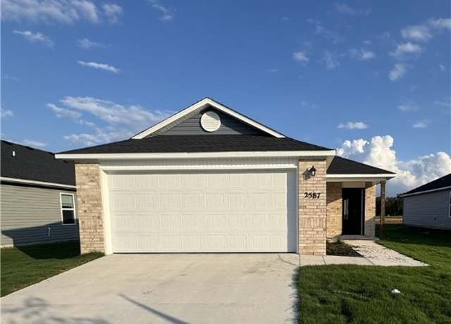 Property at 2587 E Meramec St, Fayetteville, AR 72701, 3 beds, 2 baths