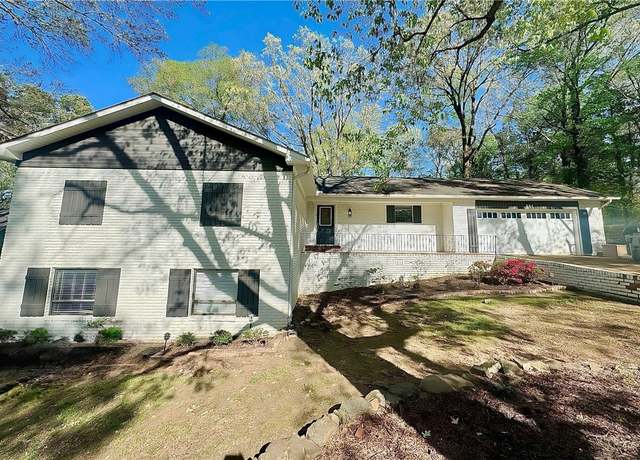 Property at 267 S Enid Ave, Russellville, AR 72801, 4 beds, 2.5 baths