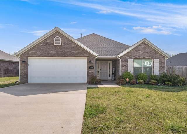 Property at 1170 N Pershing St, Fayetteville, AR 72704, 3 beds, 2 baths