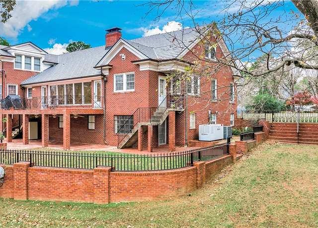 Property at 8 Free Ferry Hts, Fort Smith, AR 72903, 3 beds, 3.5 baths