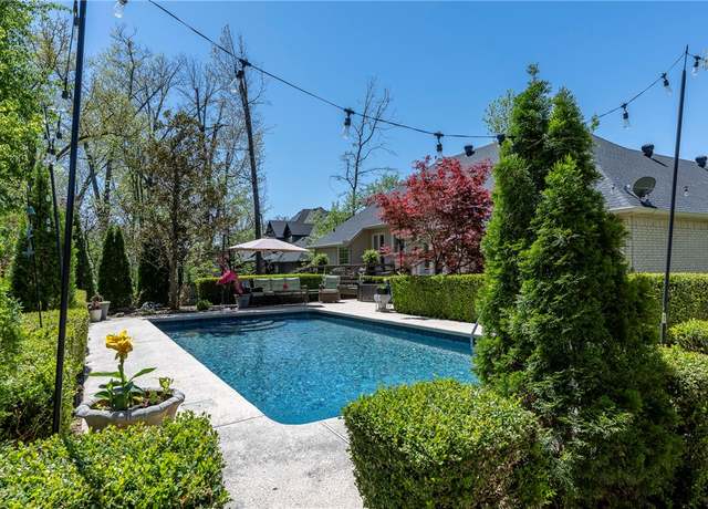 Property at 8 Geyer Rd, Bentonville, AR 72712, 3 beds, 2 baths