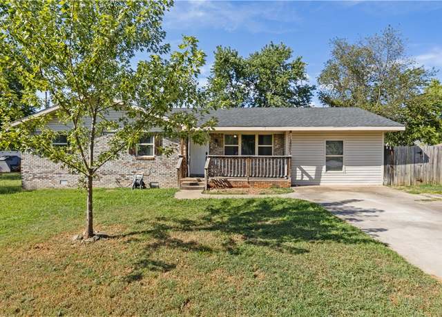 Property at 300 Huntington St, Gravette, AR 72736, 3 beds, 1 bath
