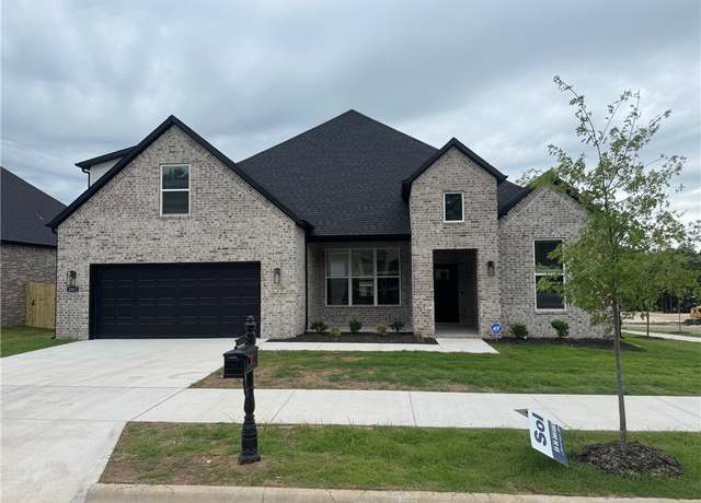 Property at 2882 N Grey Squirrel Dr, Fayetteville, AR 72704, 4 beds, 3 baths