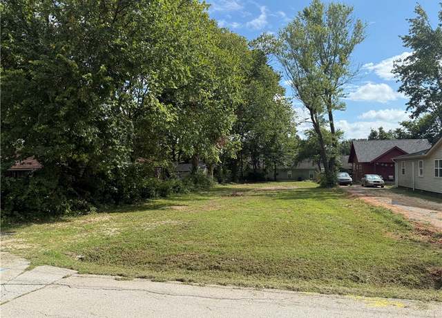 Property at 561 Mcclinton St, Fayetteville, AR 72701