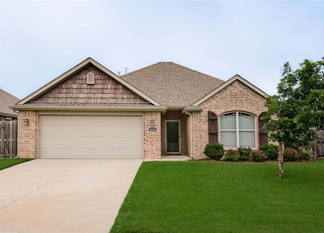 Property at 6224 W Limerick Way, Fayetteville, AR 72704, 3 beds, 2 baths