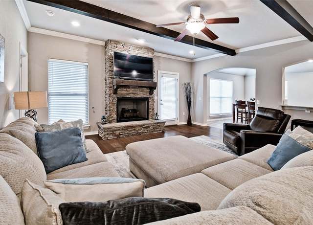 Property at 6224 W Limerick Way, Fayetteville, AR 72704, 3 beds, 2 baths