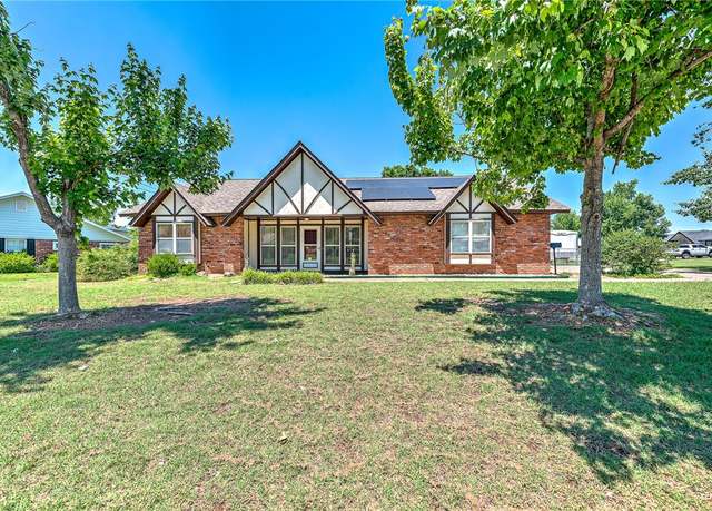 Property at 2001 W Magnolia St, Rogers, AR 72758, 3 beds, 2 baths